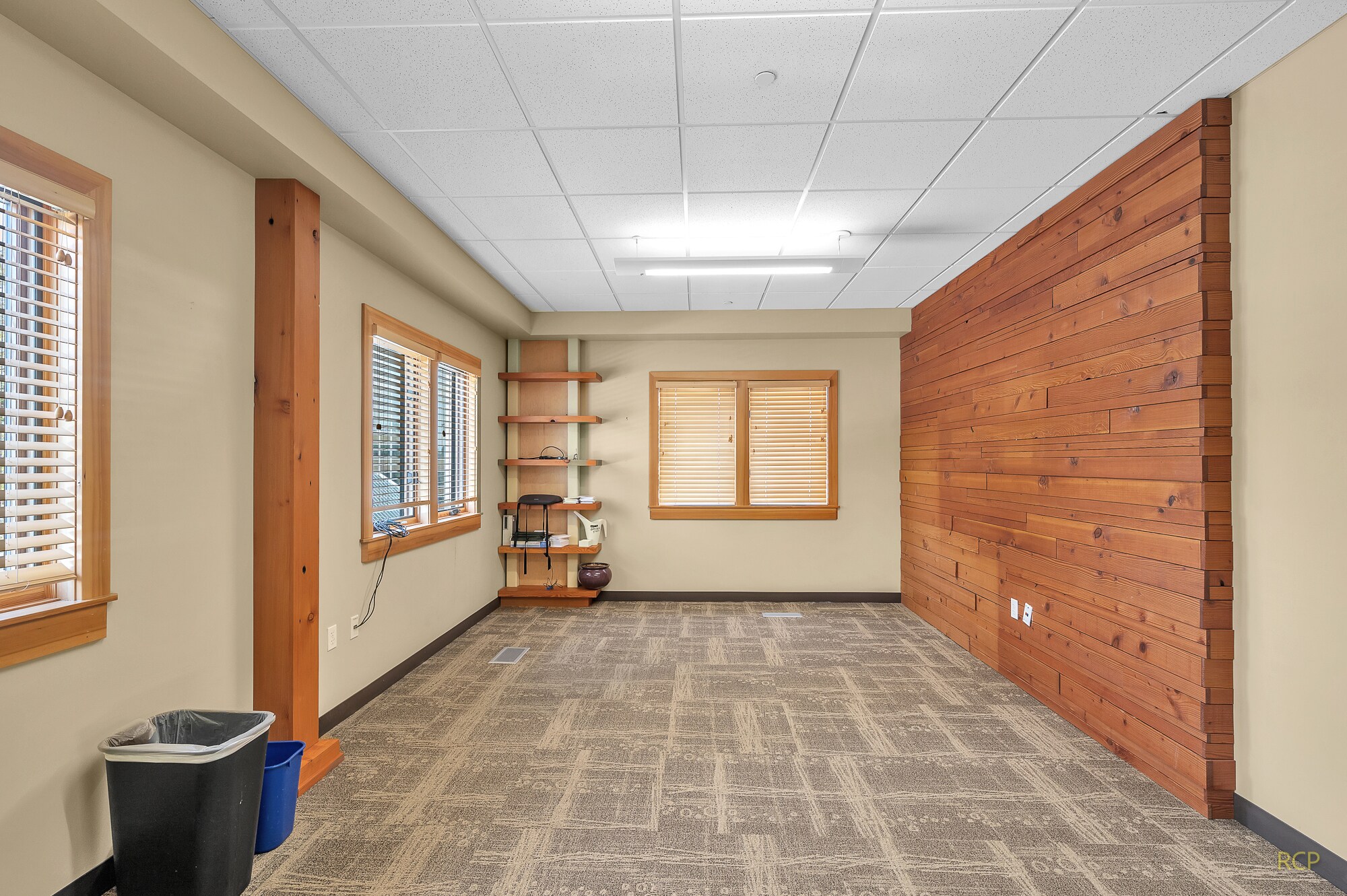 75 NW Couch St, Portland, OR to rent Interior Photo- Image 1 of 10