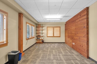 75 NW Couch St, Portland, OR to rent Interior Photo- Image 1 of 10