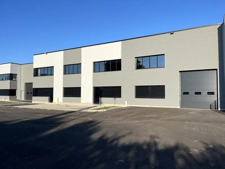19 Chemin De La Lône, OULLINS-PIERRE-BÉNITE for sale - Building Photo - Image 1 of 16