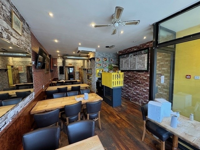 276 Northfield Av, London to rent Interior Photo- Image 1 of 8