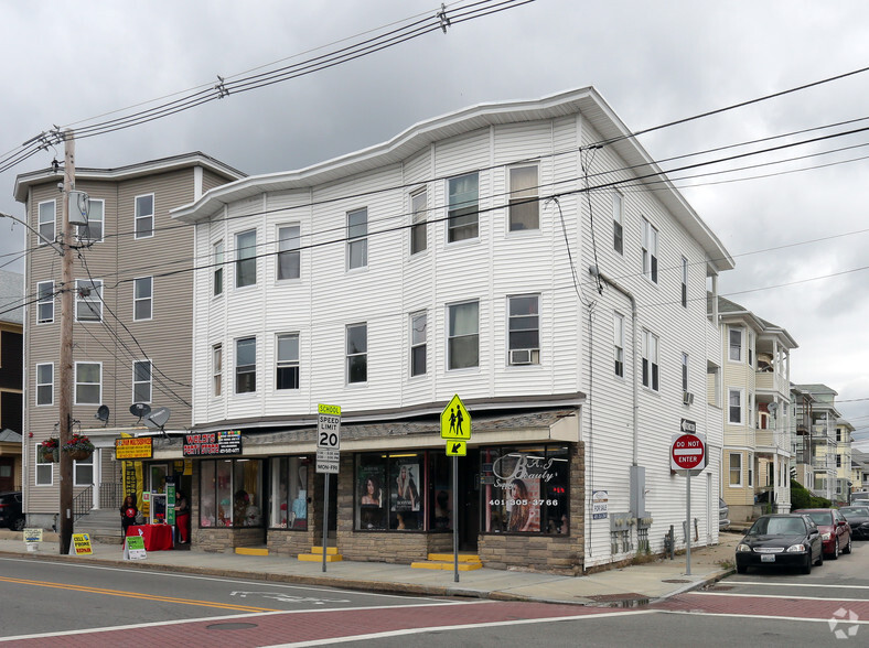 883-889 Dexter St, Central Falls, RI for sale - Primary Photo - Image 1 of 1