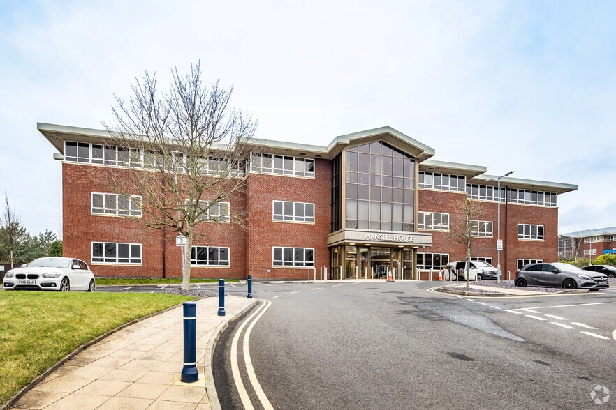 Aspinall Close, Bolton to rent - Building Photo - Image 1 of 9