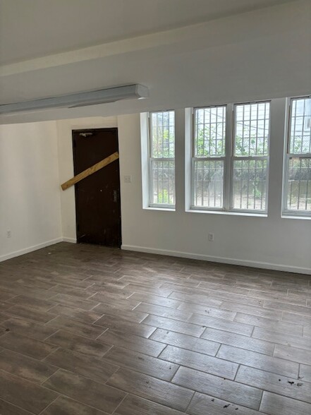 2942 Richmond Ter, Staten Island, NY for rent - Interior Photo - Image 3 of 7