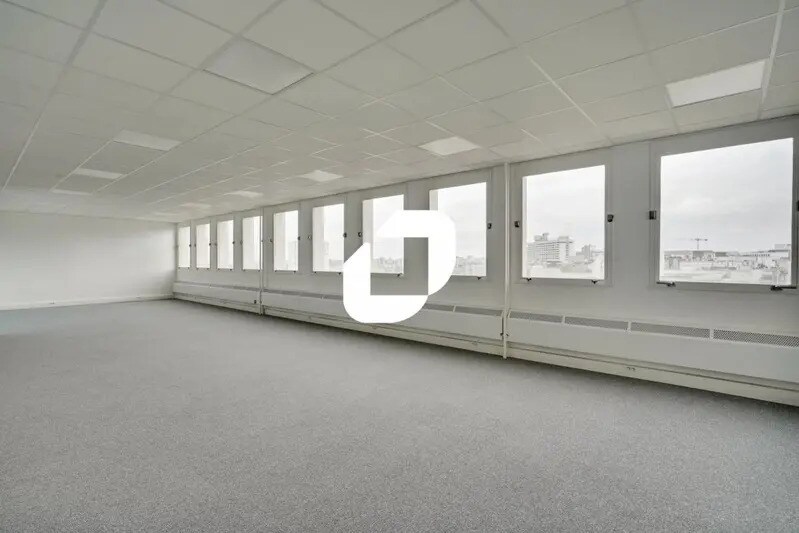 Industrial in Paris to rent - Interior Photo - Image 2 of 11