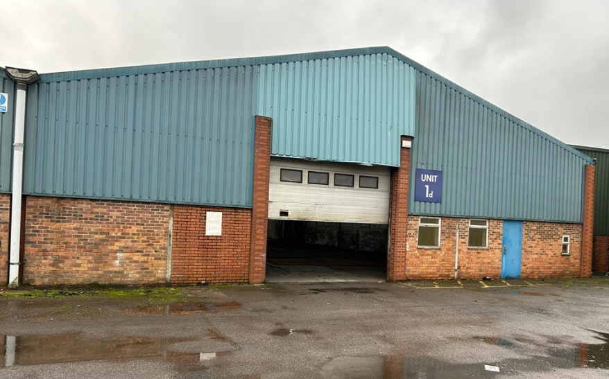 1D Hixon Airfield, Hixon to rent - Building Photo - Image 2 of 4