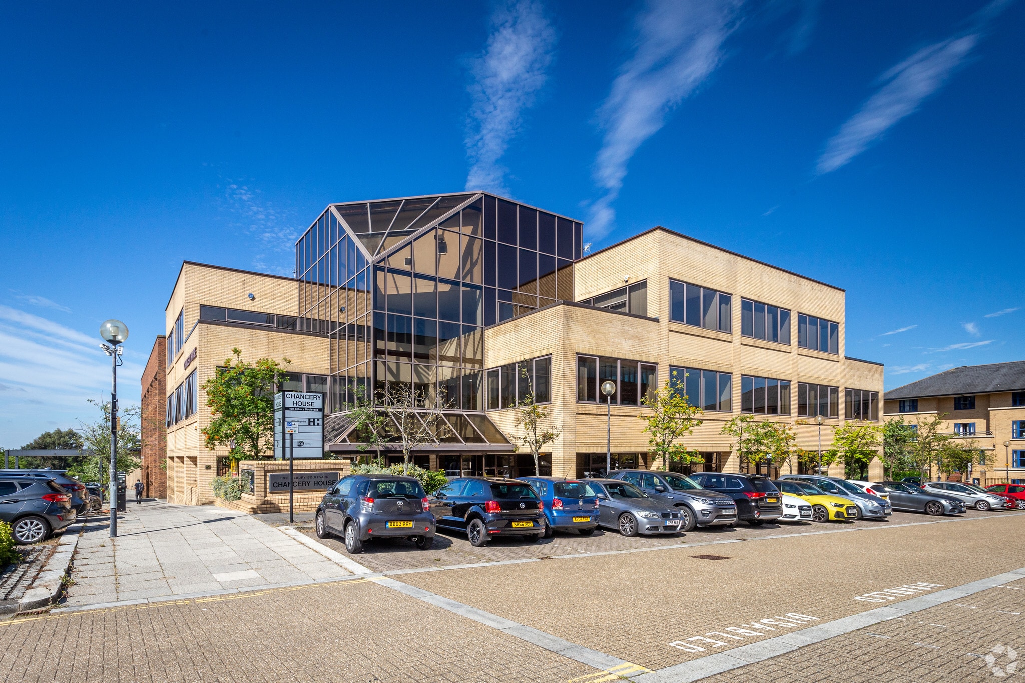 199 Silbury Blvd, Milton Keynes for sale Primary Photo- Image 1 of 1