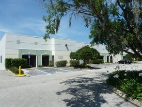 4780-4806 N Orange Blossom Trl, Orlando, FL to rent Building Photo- Image 2 of 3