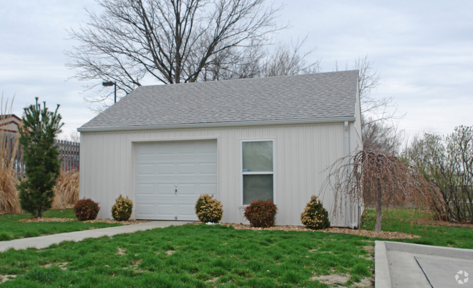 1101 W Us-40 Hwy, Blue Springs, MO for rent - Building Photo - Image 3 of 15