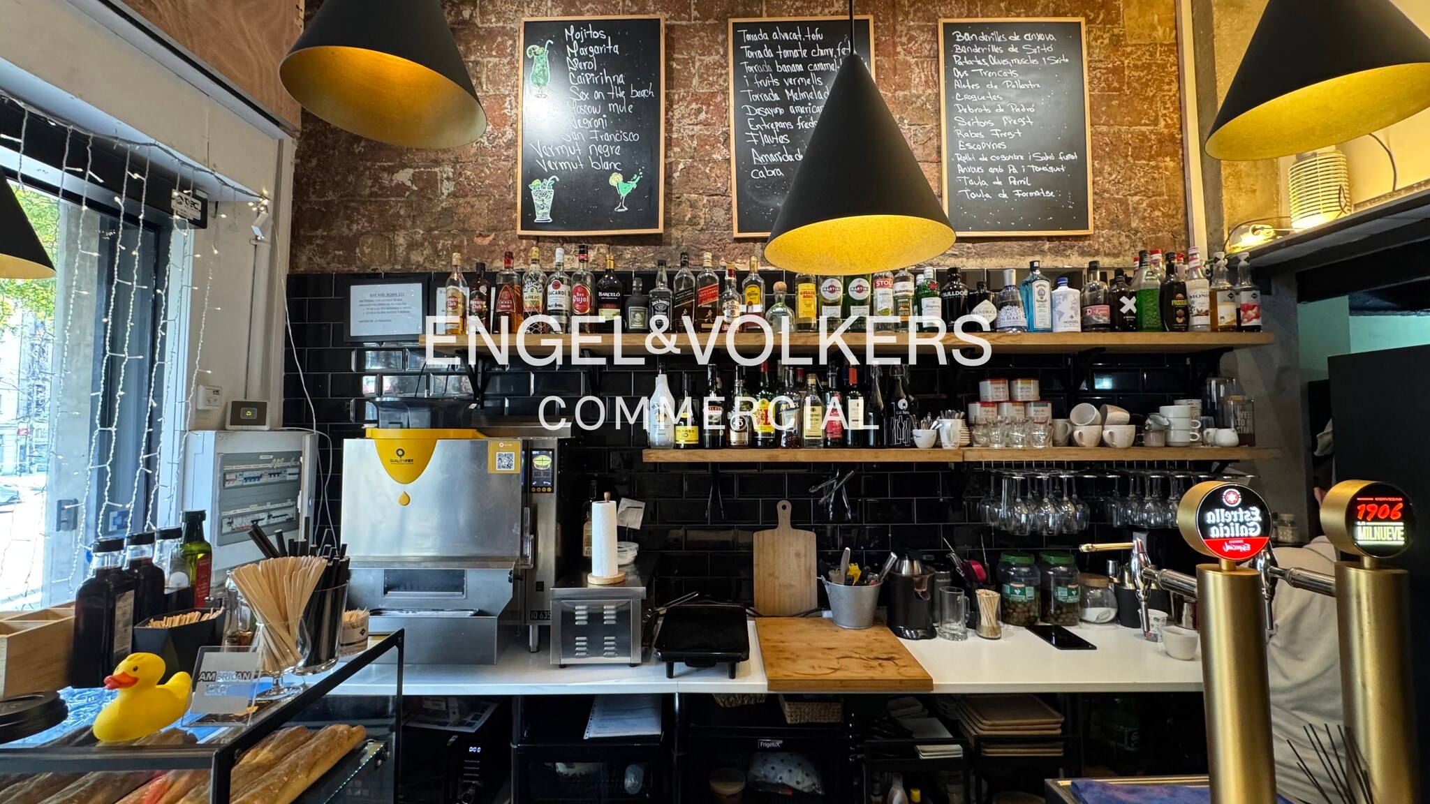 Retail in Barcelona, Barcelona to rent Interior Photo- Image 1 of 6