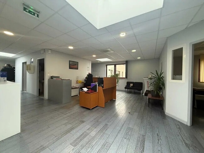 Location Bureaux 140 m² à 285 m²