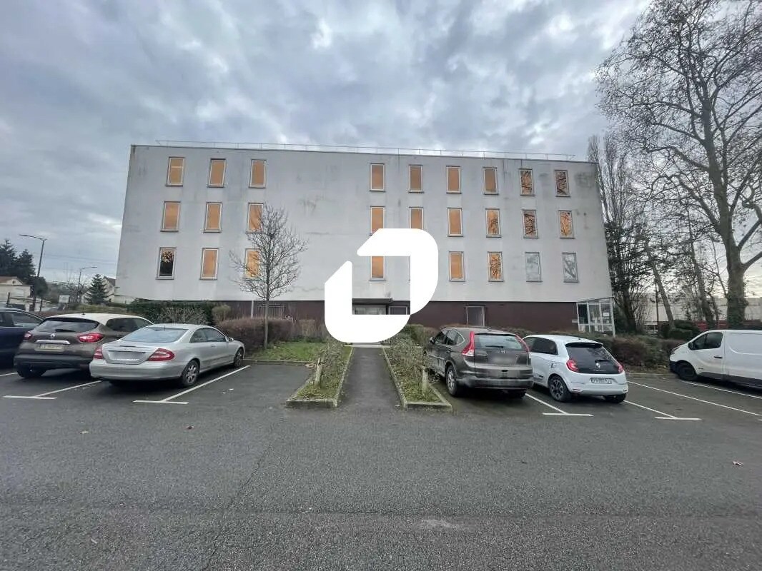 Office in Palaiseau to rent Building Photo- Image 1 of 10