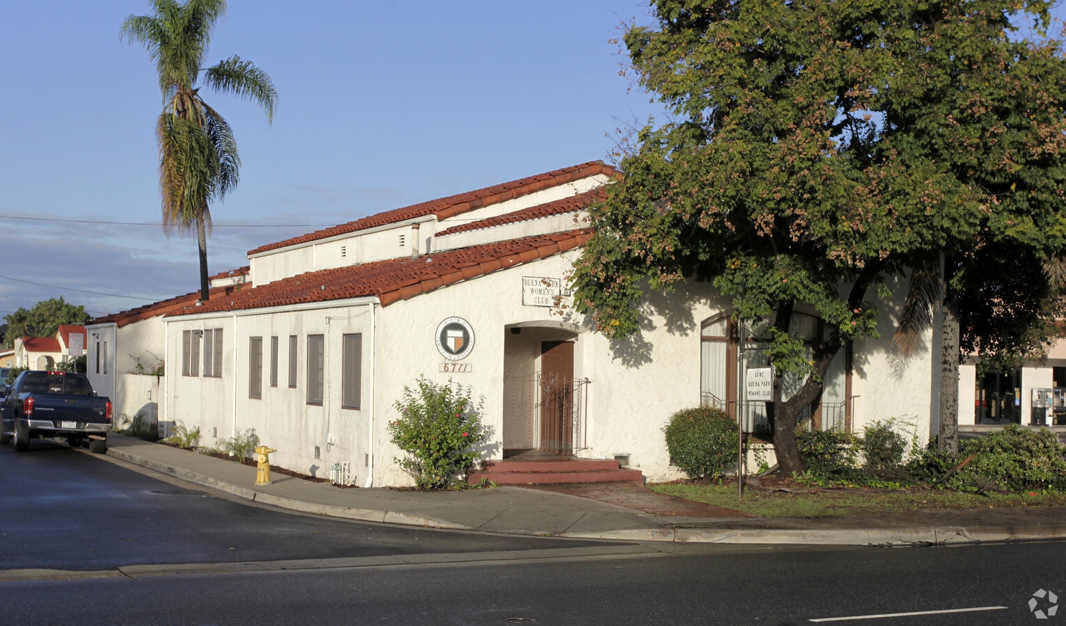 6711 Beach Blvd, Buena Park 90621 UK