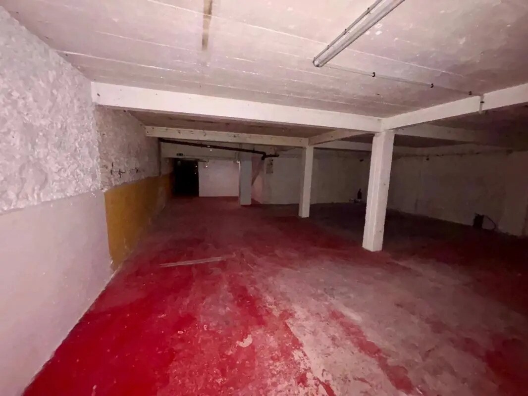 Retail in Paris to rent Interior Photo- Image 1 of 7