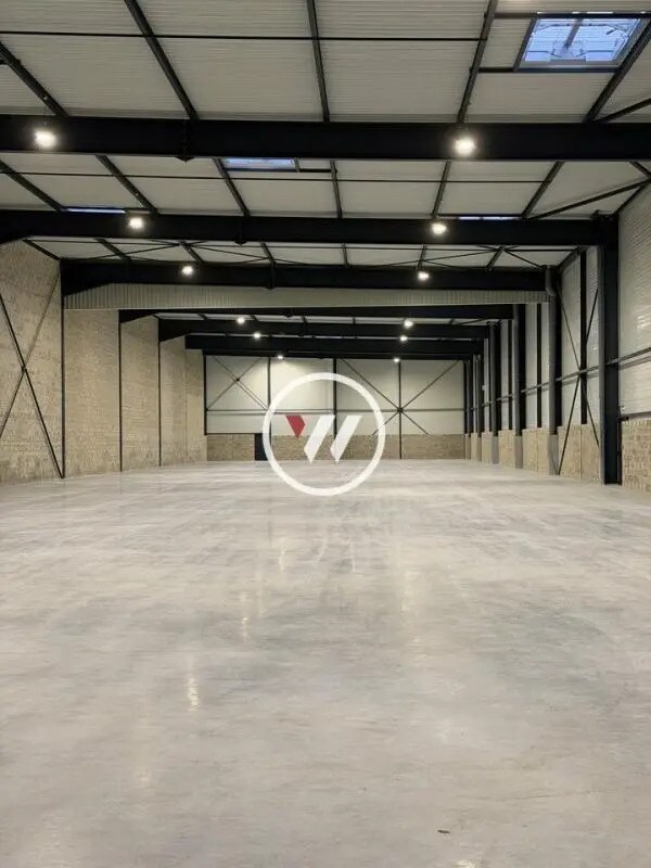 Vente Entrepôt 2 400 m² - Photo 1