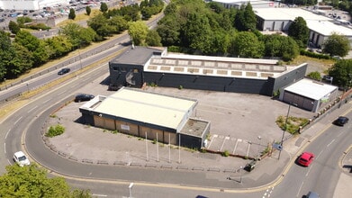 Park Rd, Oldham to rent Building Photo- Image 1 of 4