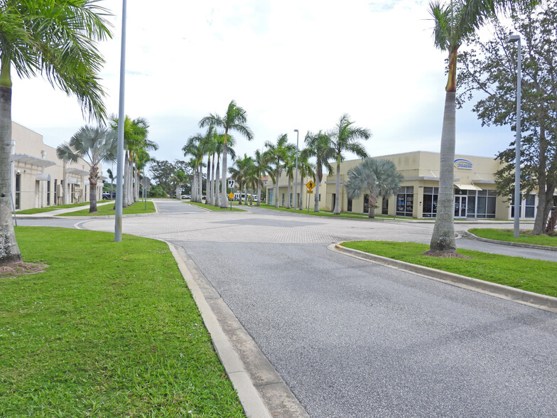 6545 N Wickham Rd, Melbourne, FL for sale - Building Photo - Image 3 of 7