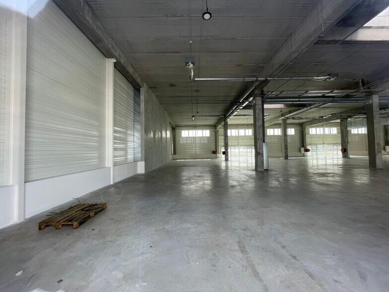 Industrial in Vitry-sur-Seine to rent - Interior Photo - Image 3 of 14