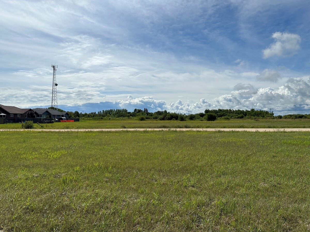 SE Wedgewood Pl, Gimli R0C 1B0 Land for Sale UK