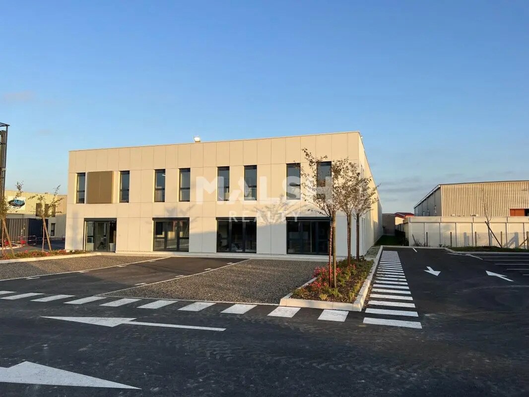 Light Industrial in Décines-Charpieu to rent Building Photo- Image 1 of 10