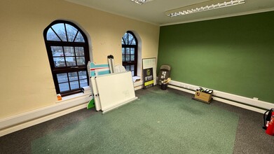 18 Mere Green Rd, Sutton Coldfield for rent Interior Photo- Image 1 of 3