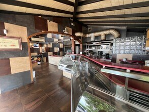 Retail in Cubelles, Barcelona to rent Interior Photo- Image 2 of 7