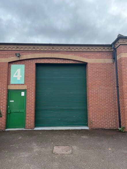 George Holmes Way, Swadlincote to rent - Primary Photo - Image 1 of 1