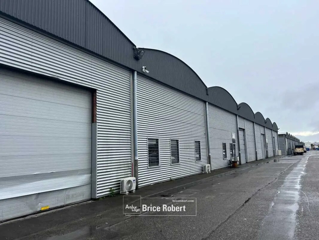 Office in Saint-Priest to rent Building Photo- Image 1 of 7