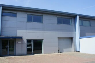 Greenbridge Rd, Swindon to rent Building Photo- Image 1 of 1