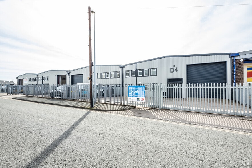 Holloway Dr, Manchester to rent - Building Photo - Image 2 of 5