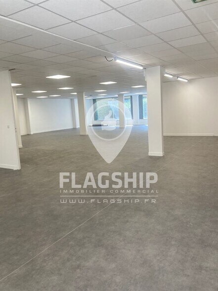 Retail in Boulogne-Billancourt to rent - Interior Photo - Image 1 of 9