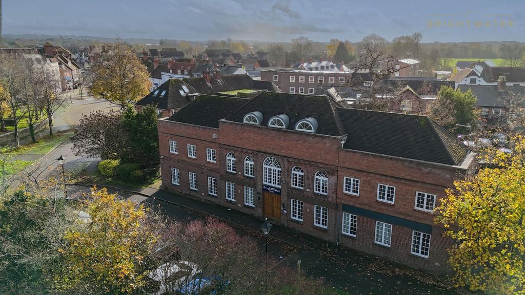 Market Pl, Ringwood to rent Building Photo- Image 1 of 11