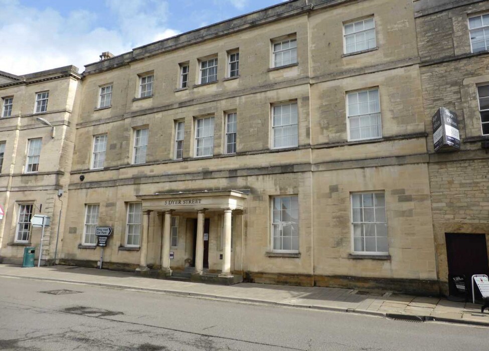 5 Dyer St, Cirencester for sale Primary Photo- Image 1 of 1