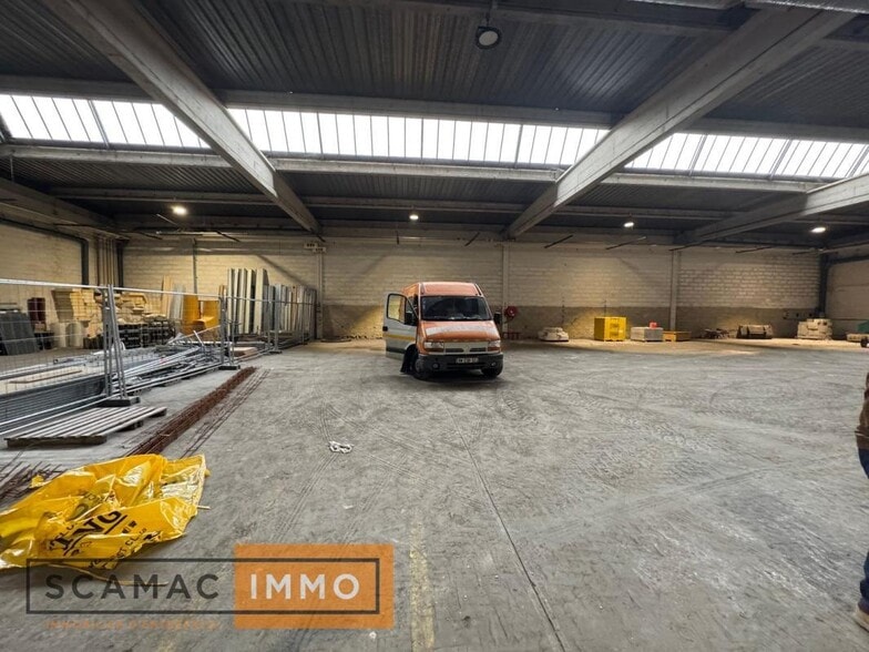 Industrial in Moissy-Cramayel to rent - Interior Photo - Image 2 of 10