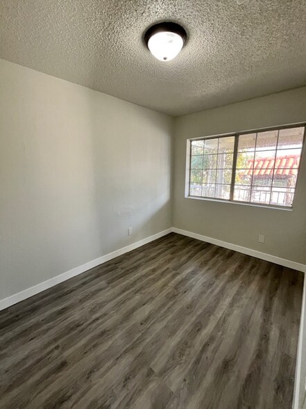 823 S Downey Rd, Los Angeles, CA for sale - Building Photo - Image 3 of 8