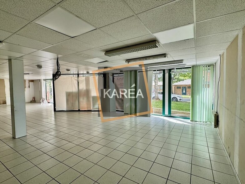 Retail in Bussy-Saint-Georges to rent - Interior Photo - Image 3 of 5