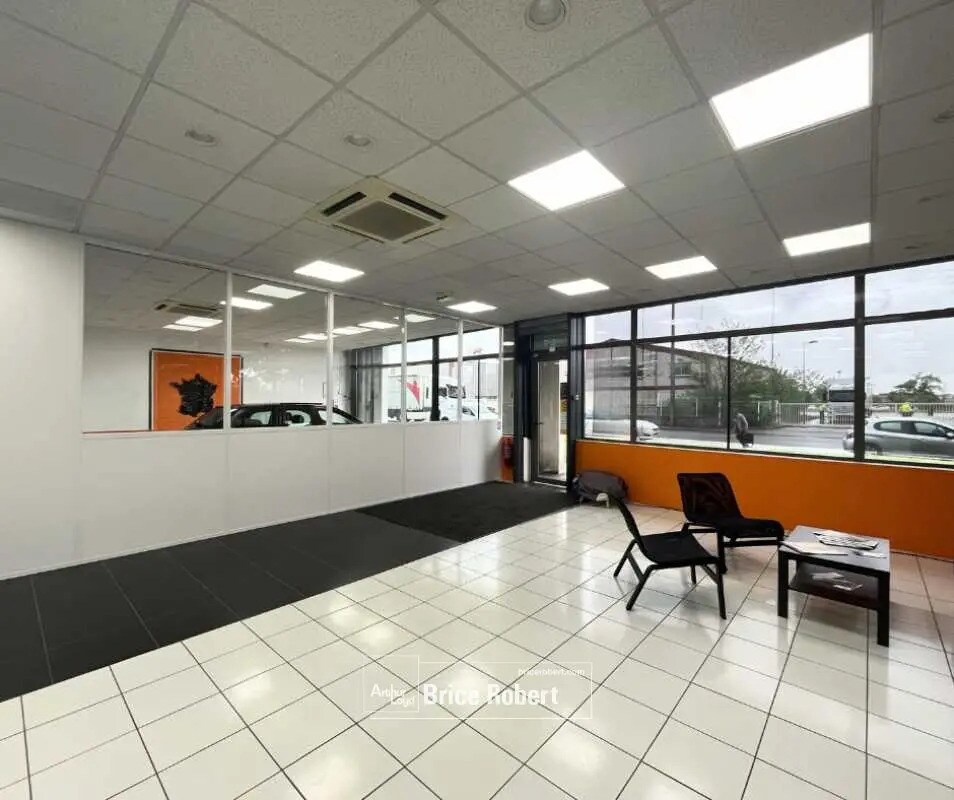 Retail in Décines-Charpieu to rent Lobby- Image 1 of 7