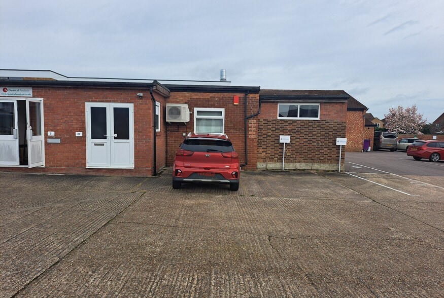 106A Bedford Rd, Wootton to rent - Building Photo - Image 2 of 3