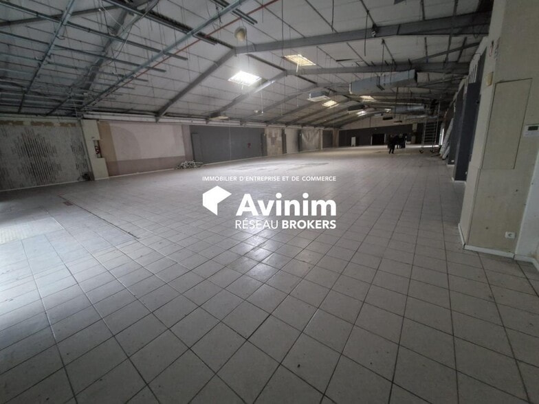 Retail in Claye Souilly to rent - Interior Photo - Image 1 of 2