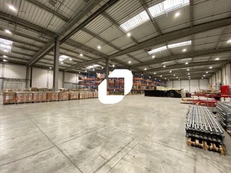 Industrial in Le Plessis-Belleville to rent - Interior Photo - Image 3 of 15
