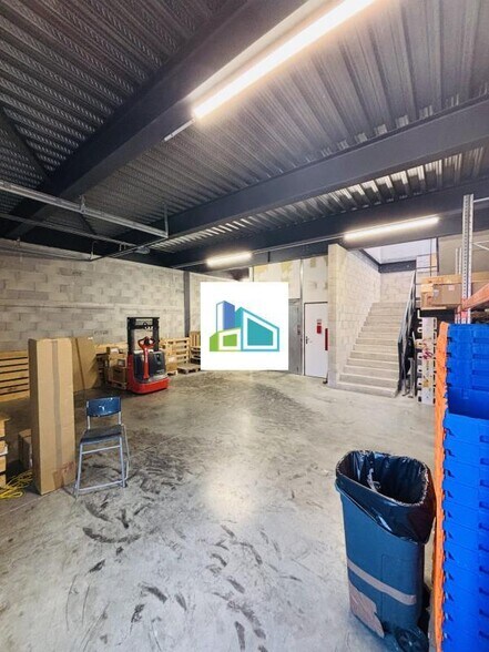 Industrial in La Garde for sale - Interior Photo - Image 3 of 6