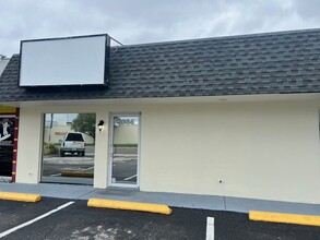 5624 Swift Rd, Sarasota, FL for rent Building Photo- Image 1 of 14