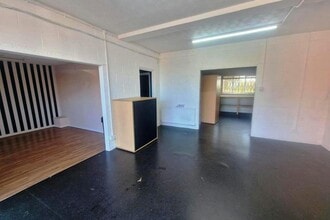 London Rd, Hook to rent Interior Photo- Image 2 of 5