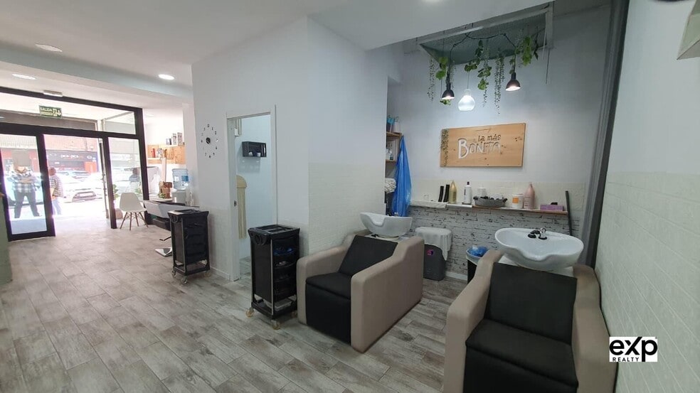 Retail in Paterna, Valencia to rent - Interior Photo - Image 3 of 4