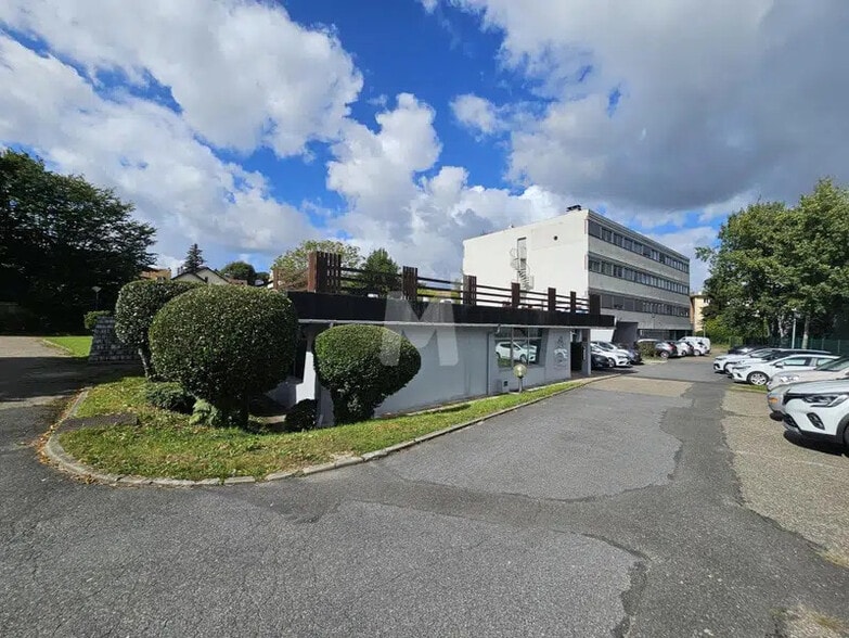Light Industrial in Igny to rent - Building Photo - Image 2 of 12