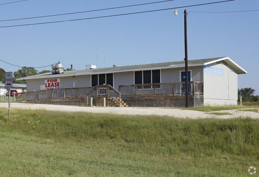 8508 Us-181 Hwy, Floresville, TX for rent - Building Photo - Image 3 of 3