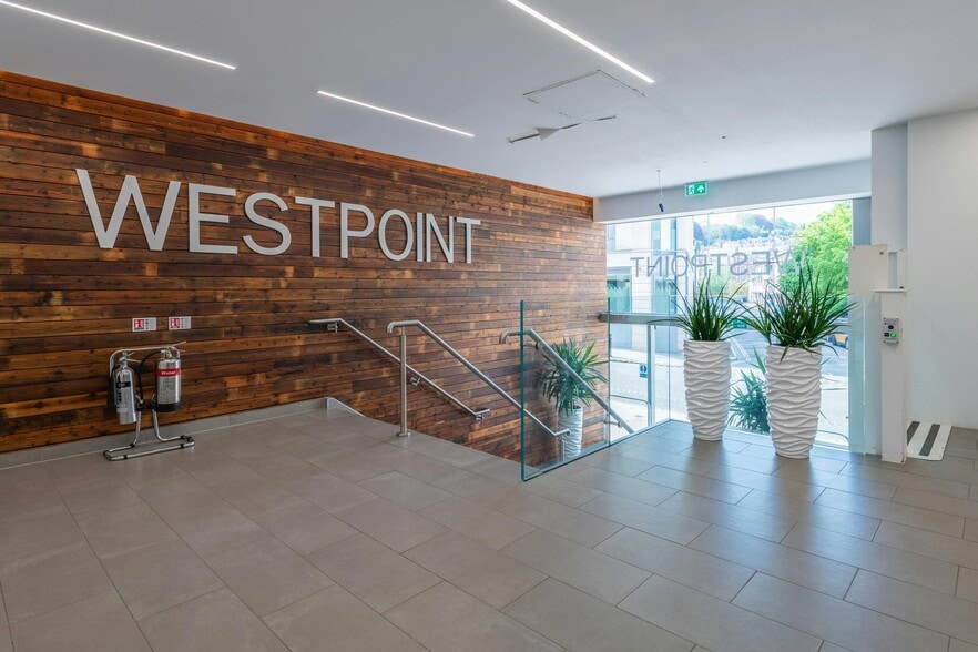 James St W, Bath to rent - Interior Photo - Image 1 of 13