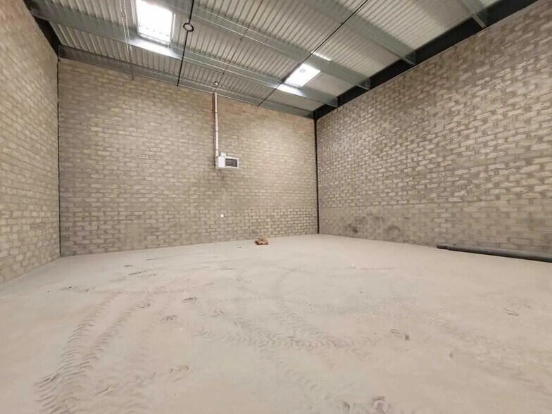 Light Industrial in Corbeil-Essonnes to rent - Building Photo - Image 2 of 4