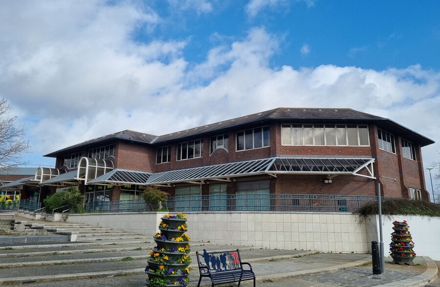 4 The Mall, Swanley to rent - Building Photo - Image 3 of 7