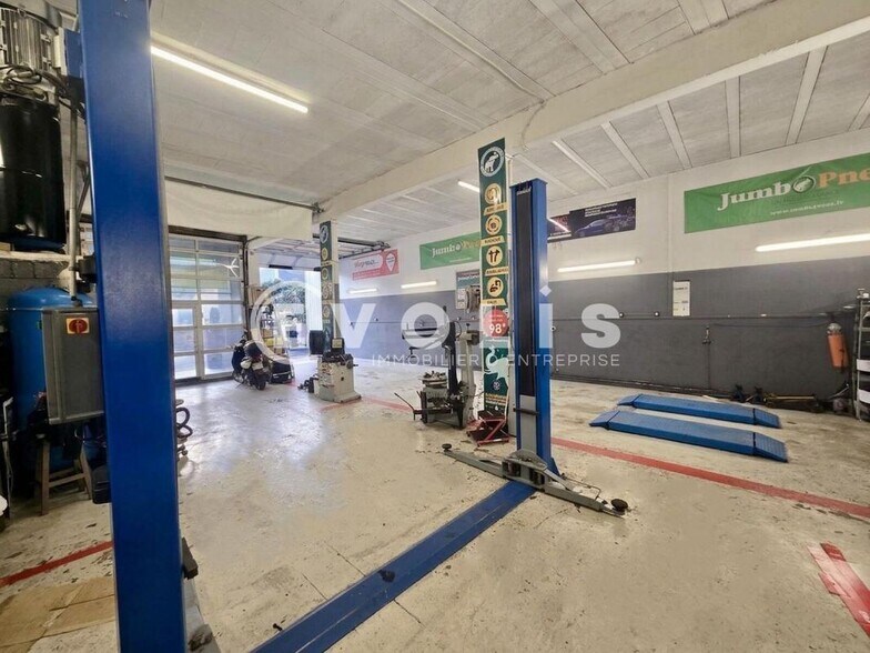 Light Industrial in Etampes for sale - Interior Photo - Image 3 of 8