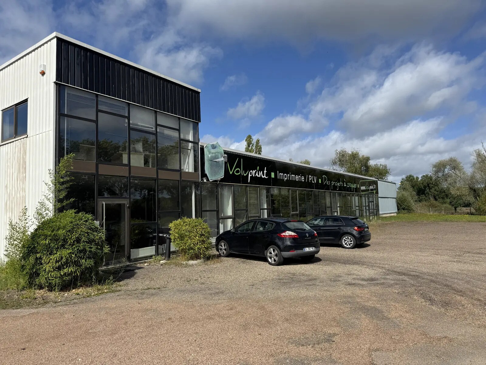Light Industrial in Perrigny for sale Primary Photo- Image 1 of 7
